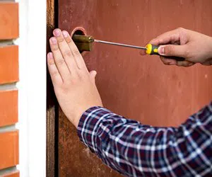 Lock Locksmith Tech Frisco, TX 214-775-9216 - garage-door-locks
