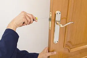 Lock Locksmith Tech Frisco, TX 214-775-9216 - lock-changing